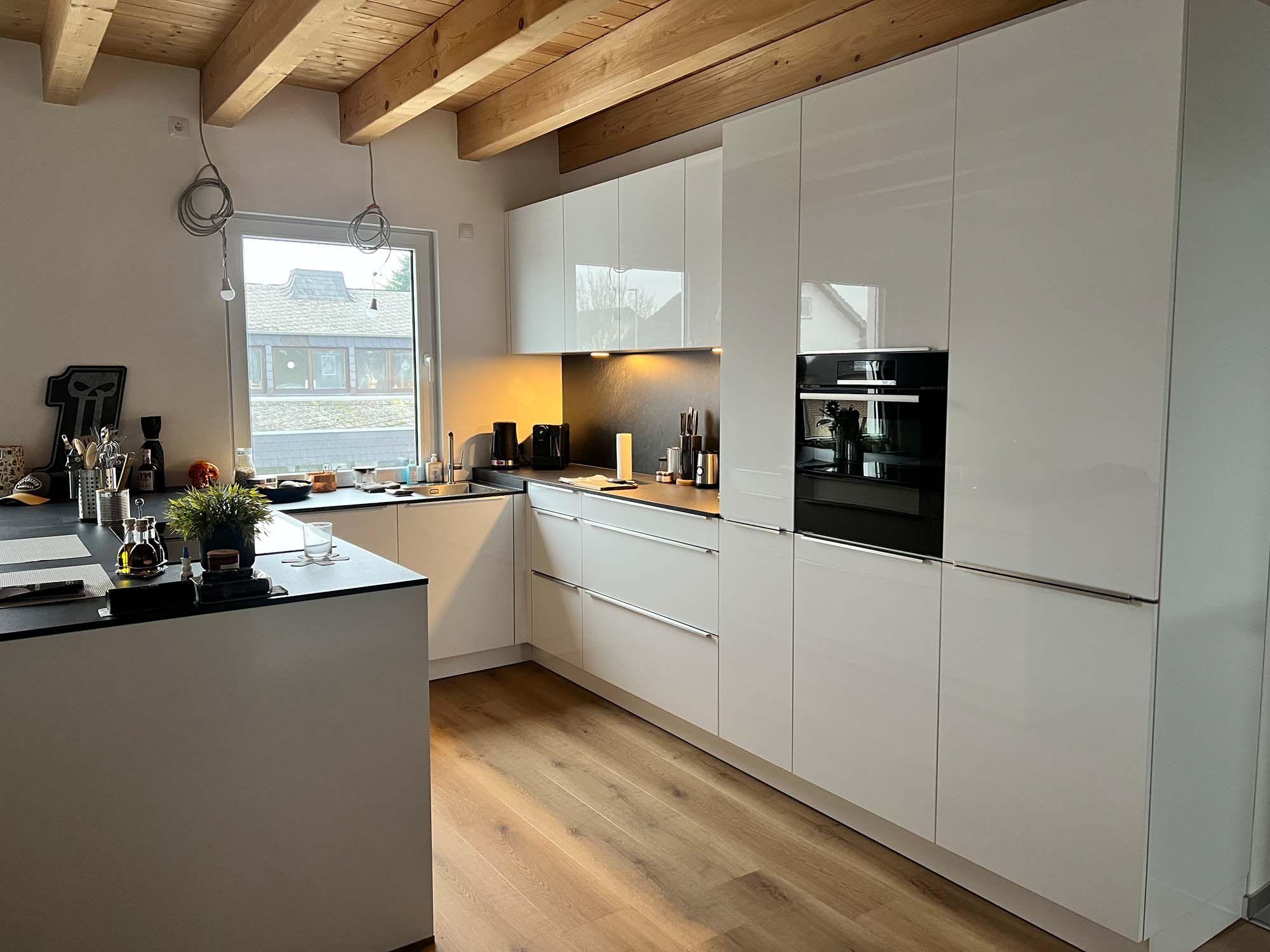 5 kuecheninsel-mit-sitzplatz-andernach.jpg