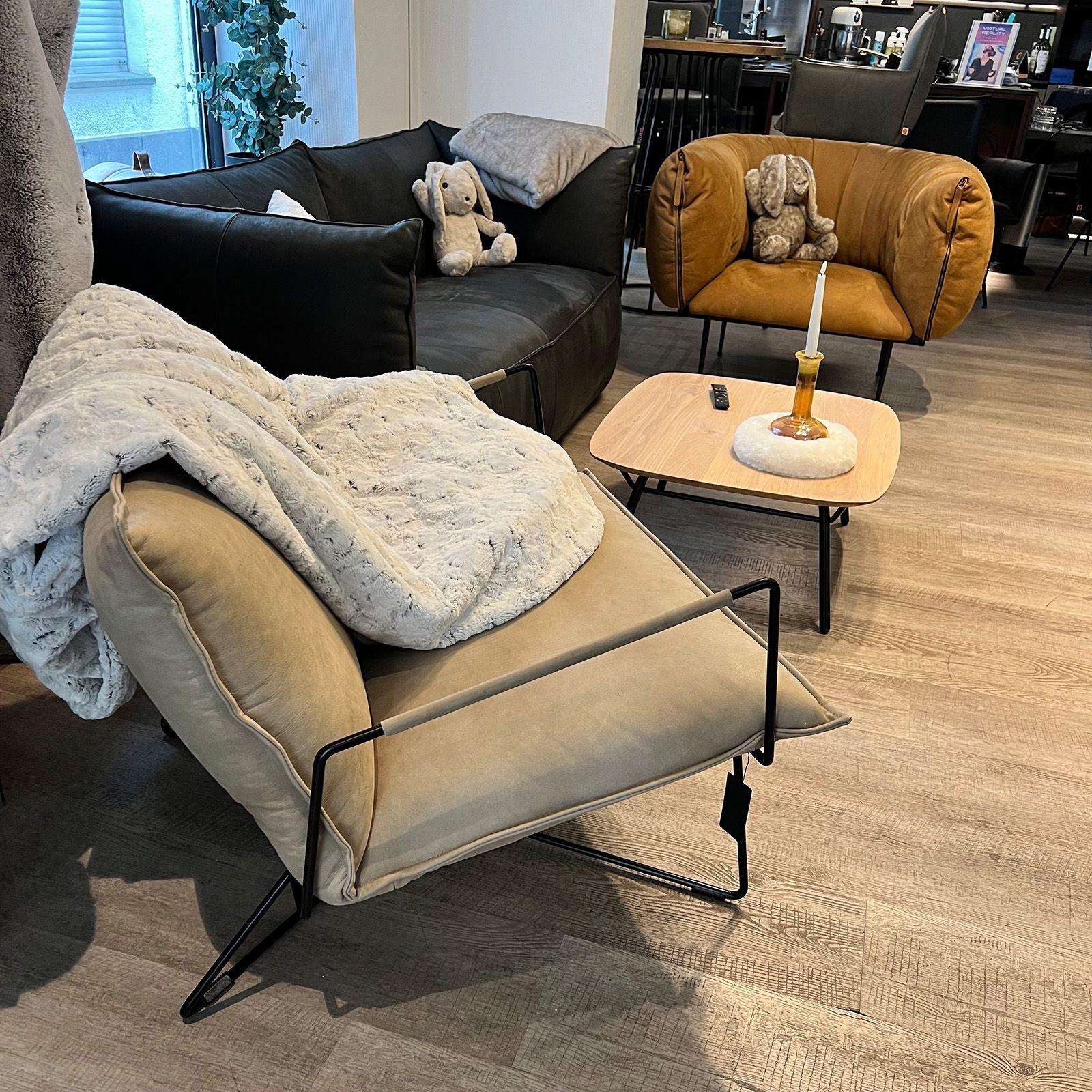 Jess Daybed und Beistelltisch in der Wohnambiente-Ausstellung Andernach