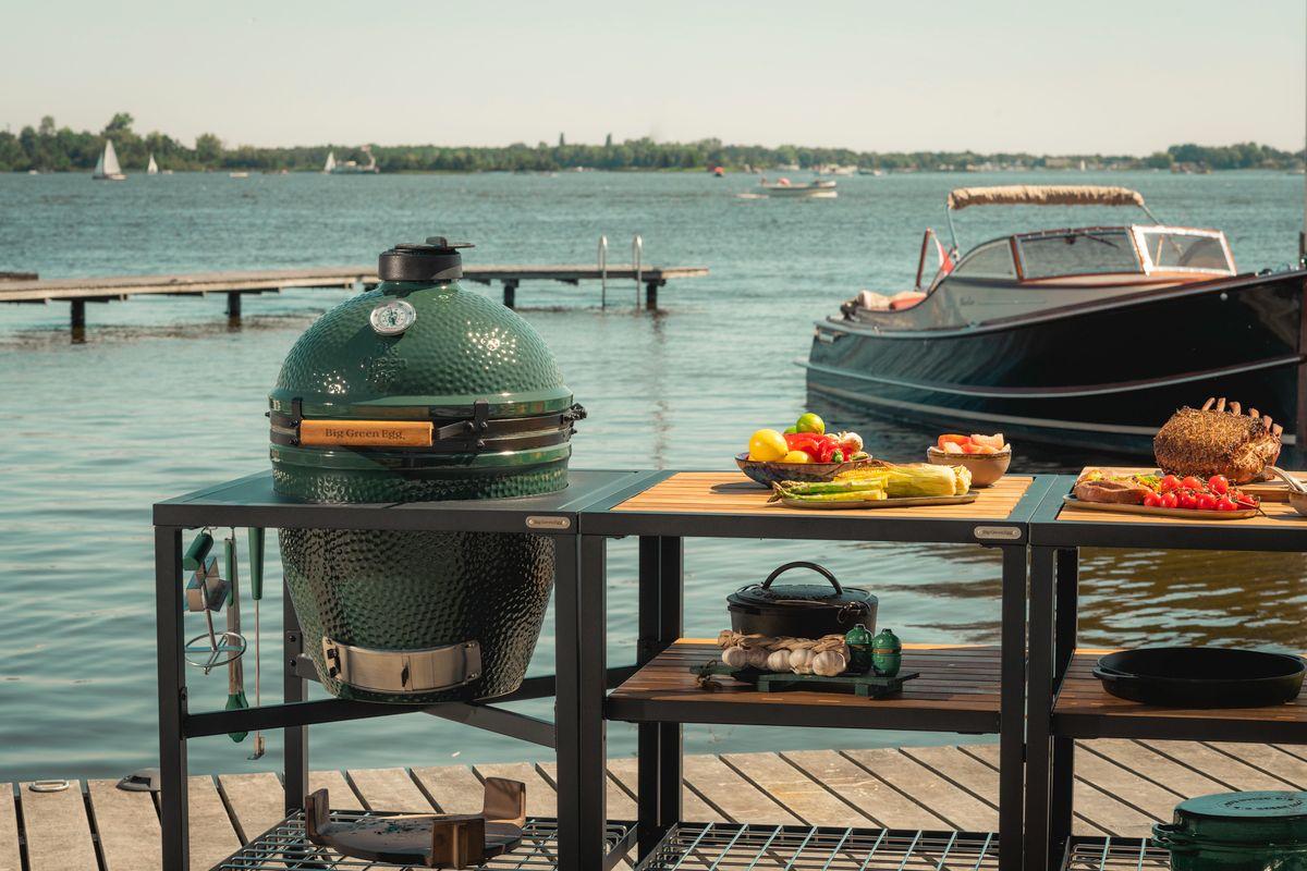 Webversion-2022M08 - Lakehouse Loosdrecht - lifestyle image - Big Green Egg (27).jpg