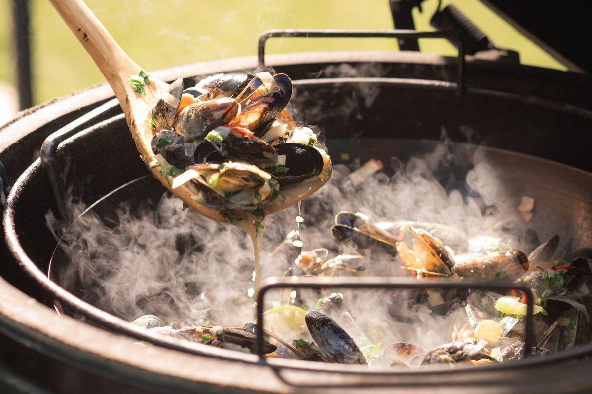 Webversion-Mussel pot - Newsletter 2021M07 - Big Green Egg (3).jpg
